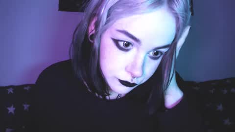 Snapshot of molly_crow chatting on 03-07-25, 12:48 Molly Crow online show from 03-07-25, 12:48