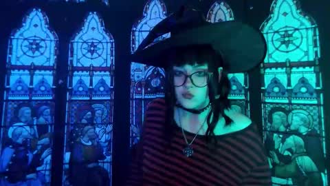 Snapshot of molly_crow chatting on 10-11-25, 08:40 Molly Crow online show from 10-11-25, 08:40