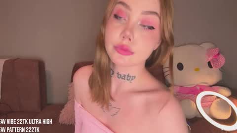 Snapshot of molly_dose chatting on 10-04-25, 03:32 Molly dose online show from 10-04-25, 03:32