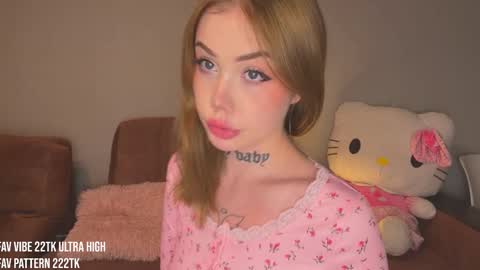 Snapshot of molly_dose chatting on 10-18-25, 04:08 Molly dose online show from 10-18-25, 04:08