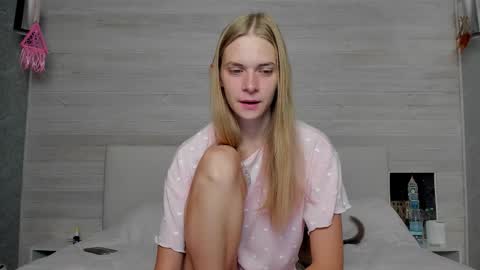 Molly Hunt online show from 09-29-25, 04:17