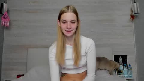 Molly Hunt online show from 10-20-25, 03:18