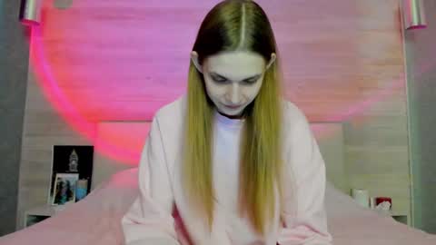 Molly Hunt online show from 02-25-26, 03:49