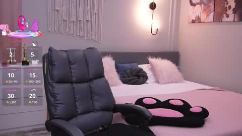 Molly online show from 10-16-25, 01:06