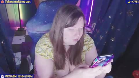 Snapshot of molly_moons chatting on 10-23-25, 09:02 molly_moons online show from 10-23-25, 09:02