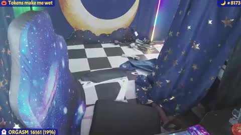 Snapshot of molly_moons chatting on 10-26-25, 04:46 molly_moons online show from 10-26-25, 04:46