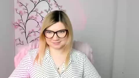 Molly online show from 01-12-26, 01:05