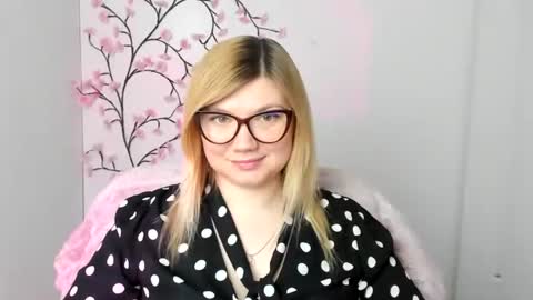 Molly online show from 03-12-26, 12:55