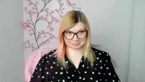 Snapshot of molly_moree chatting on 05-11-26, 02:45 Molly online show from 05-11-26, 02:45