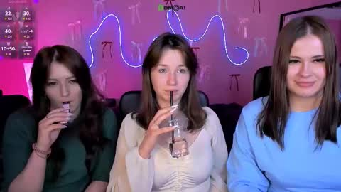 Snapshot of molly_mouse_ chatting on 03-08-26, 02:59 Molly online show from 03-08-26, 02:59