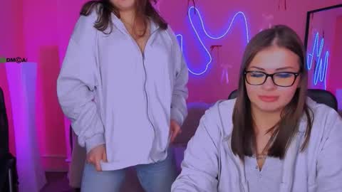 Snapshot of molly_mouse_ chatting on 03-11-26, 02:28 Molly online show from 03-11-26, 02:28