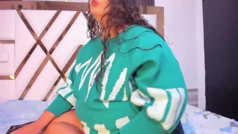 Snapshot of molly_sweetee chatting on 06-07-26, 01:43 Yuli online show from 06-07-26, 01:43