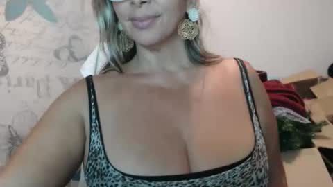 Molly Bunny online show from 11-28-25, 10:56