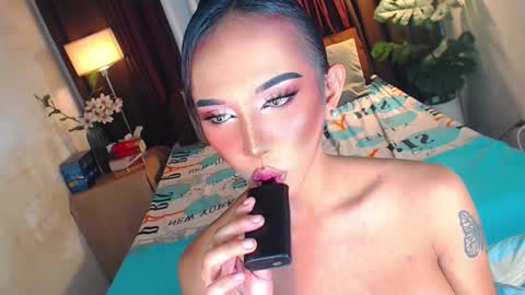 Snapshot of mollycummers chatting on 11-19-25, 07:08 Molly online show from 11-19-25, 07:08