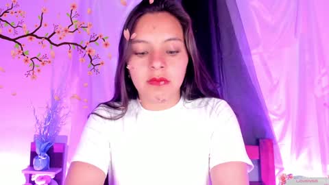 Snapshot of mollylewis18 chatting on 01-29-25, 12:33 New girl Emily Valentina Michelle online show from 01-29-25, 12:33