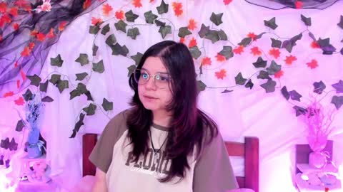 Snapshot of mollylewis18 chatting on 02-06-25, 06:35 New girl Emily Valentina Michelle online show from 02-06-25, 06:35