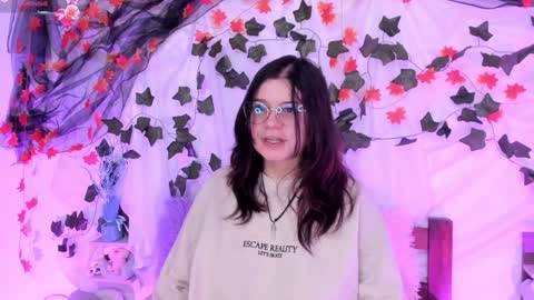 Snapshot of mollylewis18 chatting on 02-07-25, 04:03 New girl Emily Valentina Michelle online show from 02-07-25, 04:03