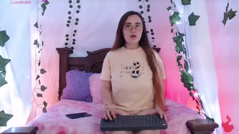 Snapshot of mollylewis18 chatting on 02-10-25, 11:13 New girl Emily Valentina Michelle online show from 02-10-25, 11:13