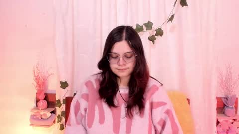 Snapshot of mollylewis18 chatting on 02-11-25, 04:13 New girl Emily Valentina Michelle online show from 02-11-25, 04:13