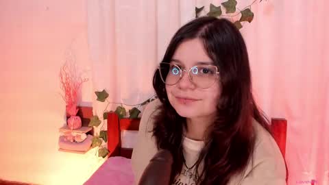 Snapshot of mollylewis18 chatting on 02-12-25, 07:35 New girl Emily Valentina Michelle online show from 02-12-25, 07:35