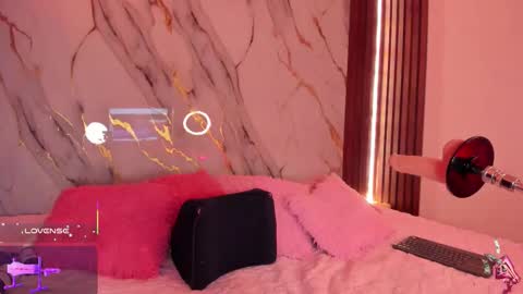 Snapshot of mollylewis18 chatting on 10-15-25, 03:23 New girl Emily Valentina Michelle online show from 10-15-25, 03:23