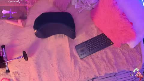 Snapshot of mollylewis18 chatting on 11-16-25, 04:23 New girl Emily Valentina Michelle online show from 11-16-25, 04:23