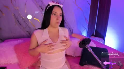 Snapshot of mollylewis18 chatting on 11-19-25, 02:50 New girl Emily Valentina Michelle online show from 11-19-25, 02:50