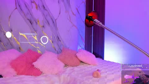 Snapshot of mollylewis18 chatting on 11-21-25, 09:46 New girl Emily Valentina Michelle online show from 11-21-25, 09:46