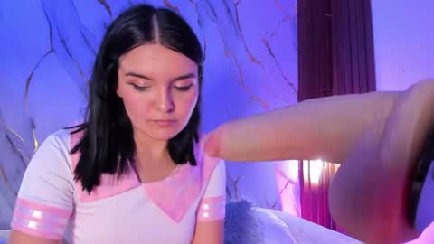Snapshot of mollylewis18 chatting on 07-17-26, 03:24 New girl Emily Valentina Michelle online show from 07-17-26, 03:24