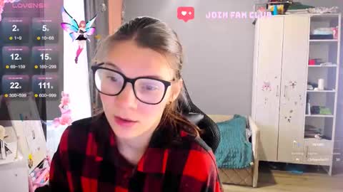 Snapshot of mollylollipop20 chatting on 10-02-25, 05:14 KIRA online show from 10-02-25, 05:14