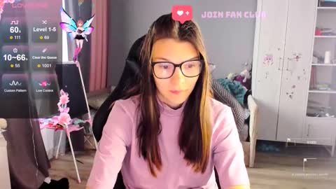 Snapshot of mollylollipop20 chatting on 10-06-25, 04:10 KIRA online show from 10-06-25, 04:10