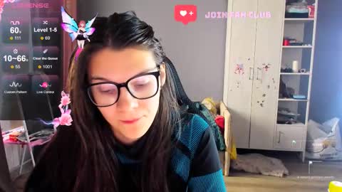 Snapshot of mollylollipop20 chatting on 10-23-25, 04:56 KIRA online show from 10-23-25, 04:56