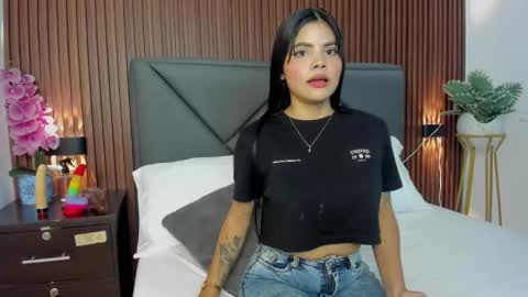 Snapshot of mollylove_ chatting on 03-06-26, 07:21 mollylove_ online show from 03-06-26, 07:21