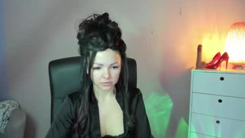 Snapshot of mollymoon40 chatting on 01-19-26, 07:45 Molly online show from 01-19-26, 07:45