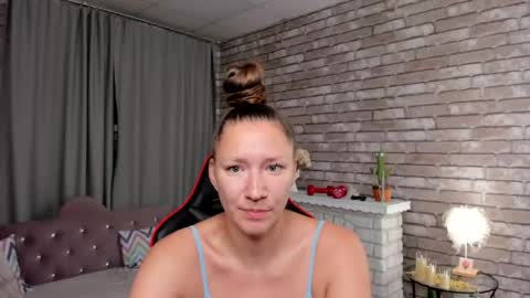 hi im Molly heregreat boobs big heart  warm pussy  online show from 06-08-26, 11:27