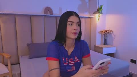 Snapshot of mollyrosse1 chatting on 06-21-26, 01:24 mollyrosse1 online show from 06-21-26, 01:24