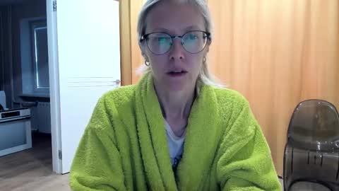 AngelMomm online show from 10-16-25, 06:36