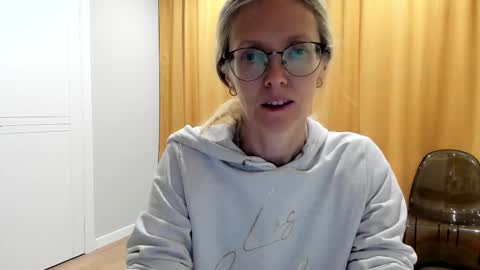 AngelMomm online show from 10-19-25, 06:47