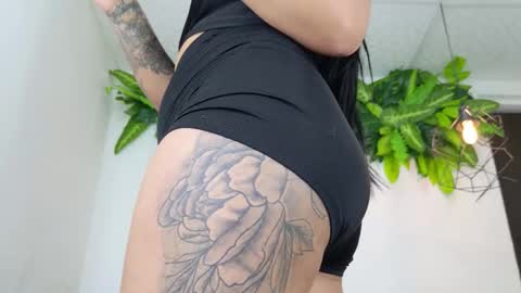 Snapshot of mollysweet11 chatting on 12-17-25, 04:57 mollysweet11 online show from 12-17-25, 04:57