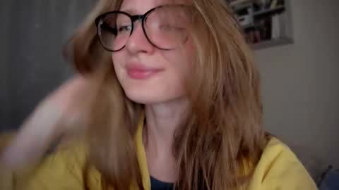 Snapshot of mollytucker chatting on 09-09-25, 04:17 mollytucker online show from 09-09-25, 04:17