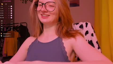 Snapshot of mollytucker chatting on 12-21-25, 02:46 mollytucker online show from 12-21-25, 02:46