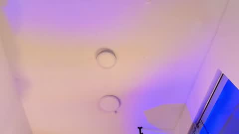 Snapshot of mollywoodd chatting on 12-17-25, 10:27 mollywoodd online show from 12-17-25, 10:27