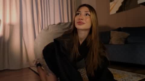 Snapshot of mollyyank chatting on 11-17-25, 10:43 Molly online show from 11-17-25, 10:43