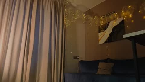 Snapshot of mollyyank chatting on 12-21-25, 12:12 Molly online show from 12-21-25, 12:12