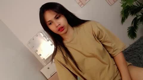 Snapshot of momi_khem019 chatting on 10-04-25, 02:31 MOMIKHEM online show from 10-04-25, 02:31