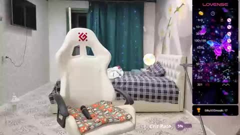 MommmY  online show from 10-10-25, 09:36