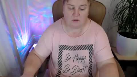 Snapshot of mommy99x chatting on 01-04-25, 11:43 Mommy99X online show from 01-04-25, 11:43