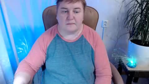 Snapshot of mommy99x chatting on 01-07-25, 07:06 Mommy99X online show from 01-07-25, 07:06