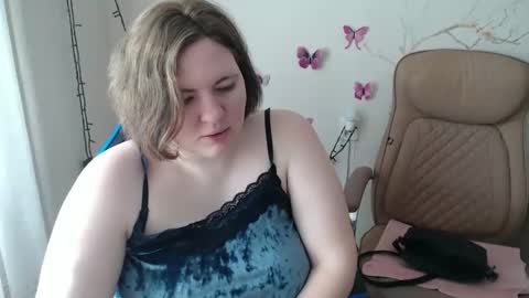 Snapshot of mommy99x chatting on 03-06-25, 11:03 Mommy99X online show from 03-06-25, 11:03