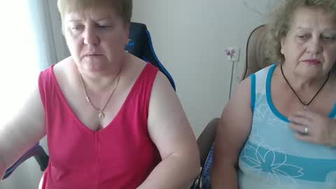 Snapshot of mommy99x chatting on 09-22-25, 11:12 Mommy99X online show from 09-22-25, 11:12